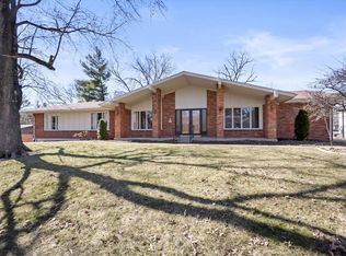 811 Woodmoor Dr, Saint Louis, MO 63132