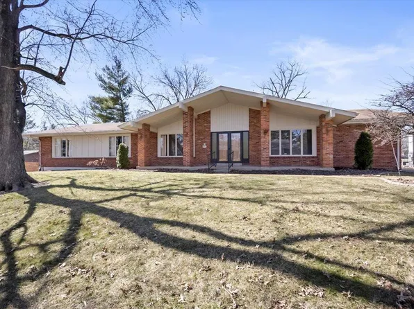 811 Woodmoor Dr, Saint Louis, MO 63132