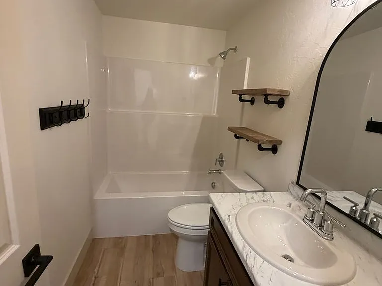 218 W Nevada St — Photo 12