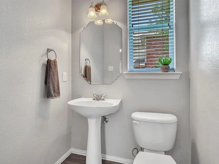 1601 Long Prairie Ct — Photo 18