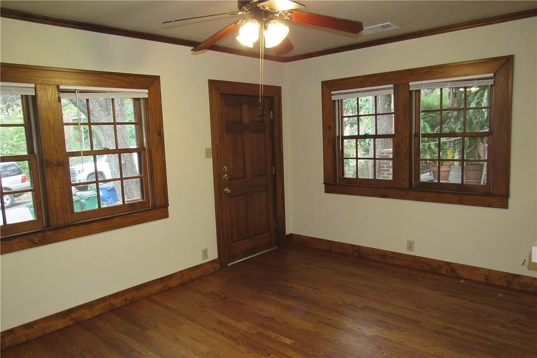 1 bed, 1.0 bath, 798 sqft, $1,925 — Photo 2