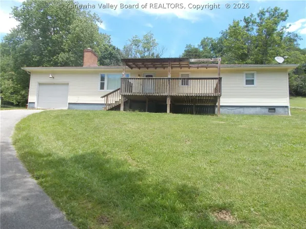 228 Crooked Creek Rd, Scott Depot, WV 25560