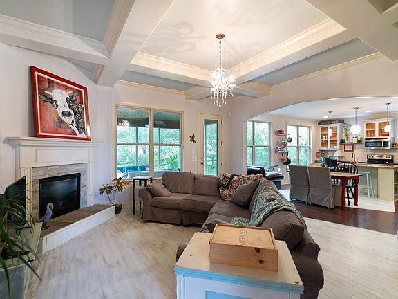 5th image of 1005 Avery Trace Cir