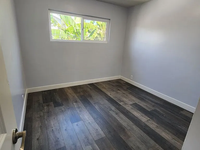 1123 E Hellman St — Photo 11