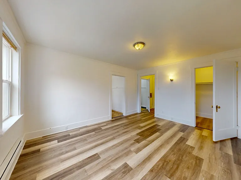435 -Keystone Apartments — Photo 4