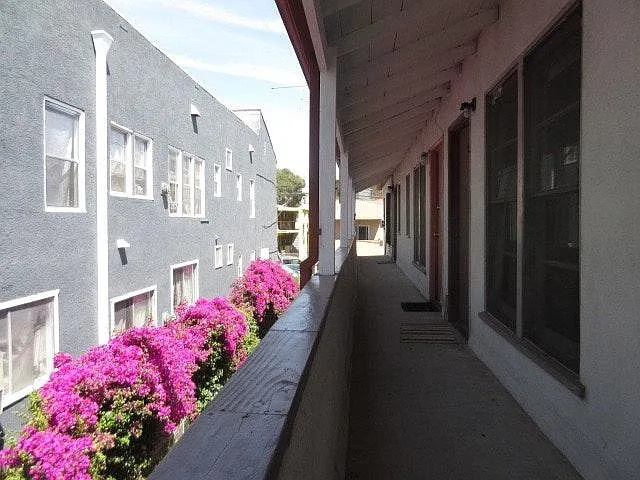 1410 N Kenmore Ave #6 — Photo 8