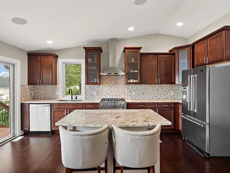 118 Lakeside Dr — Photo 6