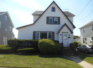 30 Regent St, Valley Stream, NY 11580