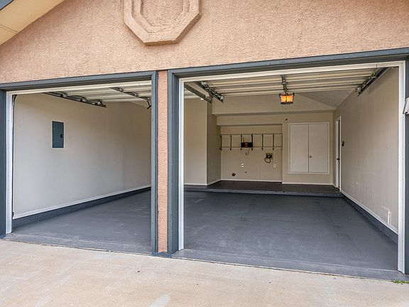 3rd image of 3020 Lake Champlain St