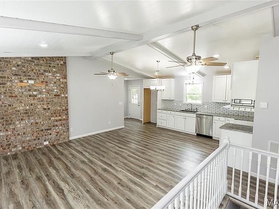 4th image of 306 Bass St