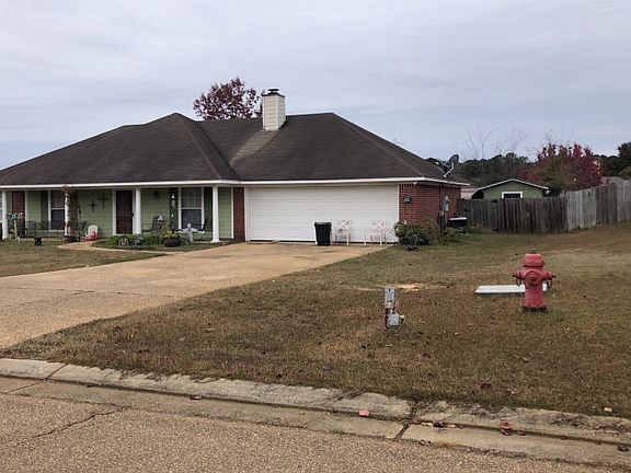 2nd image of 412 Eaglewood Ln