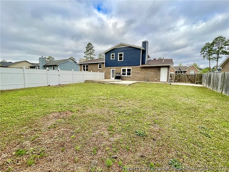 623 Daharan Dr — Photo 23