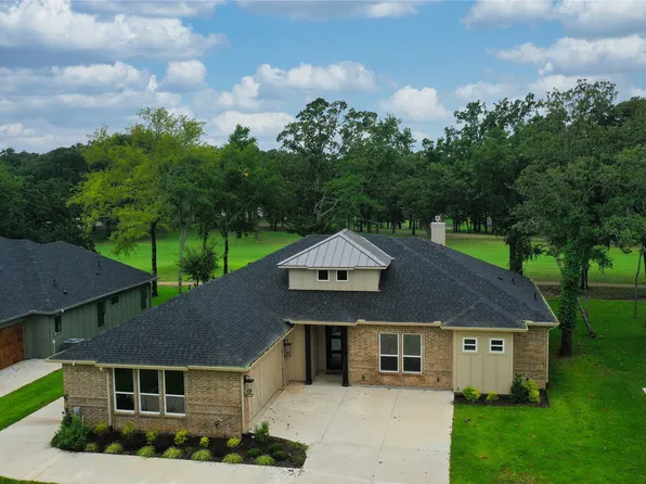 211 Colonial Dr, Mabank, TX 75156