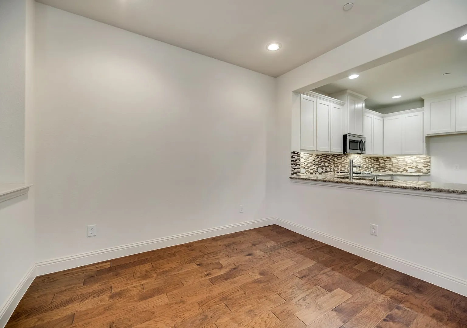 Beautiful Like New Townhome in Mckinney! — Photo 3