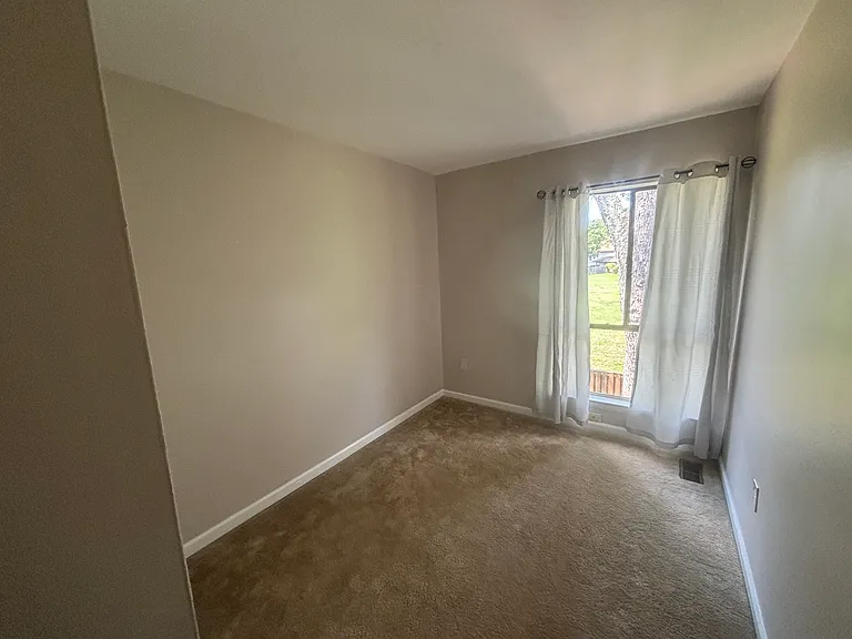1956 Cambridge Dr — Photo 13