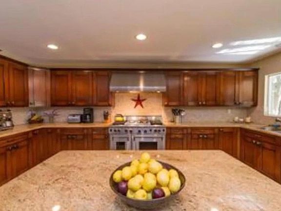 4th image of 22811 Gershwin Dr