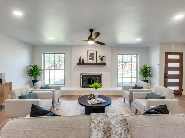 2028 Casa Loma Ct, Grapevine, TX 76051