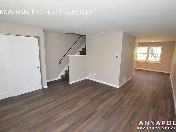 5th image of 403 Harwood Pl