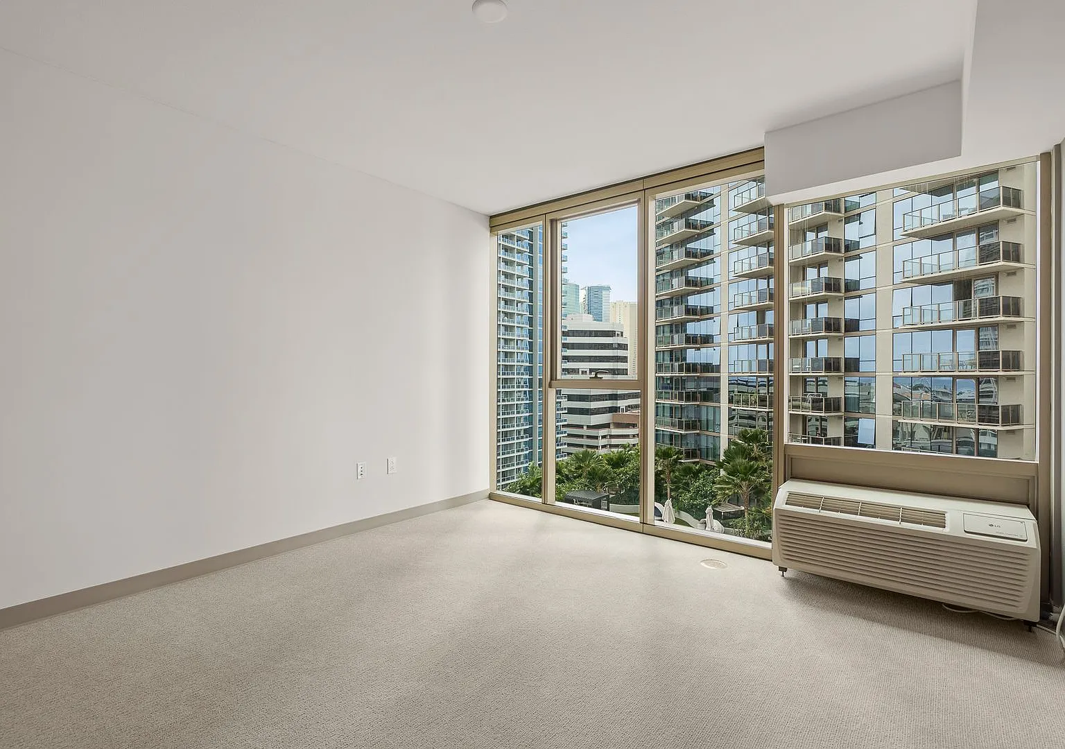 Modern Studio at The Flats at Sky Ala Moana East — Photo 3