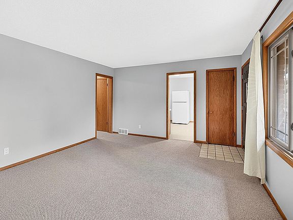 4th image of 3640 Edward St NE