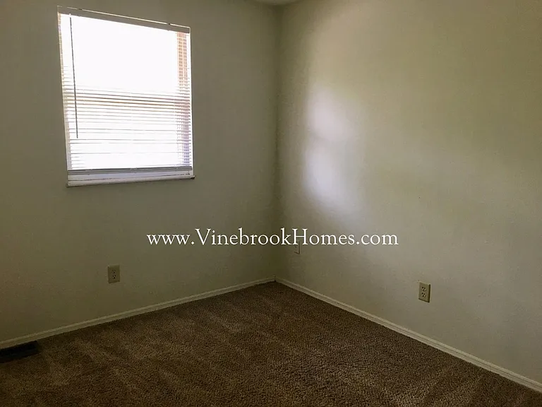 8225 Schoolgate Dr — Photo 15