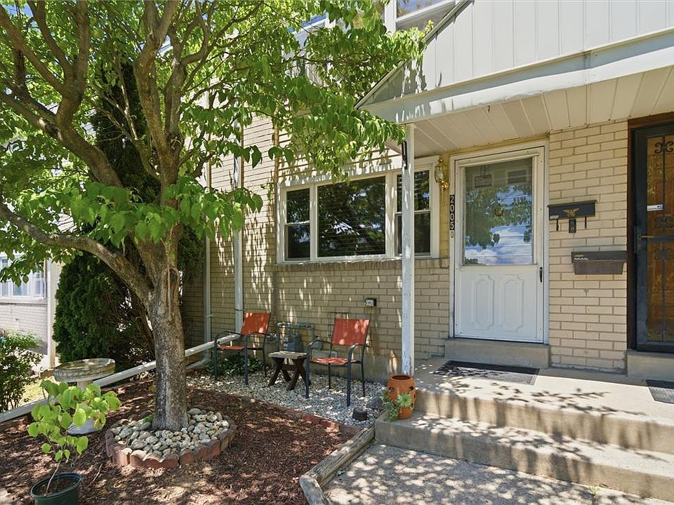 1st image of 2005 S Hall St