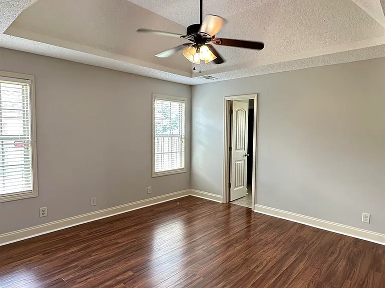 523 Grand Ave — Photo 15