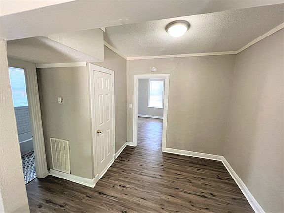 4th image of 1304 Court Ave APT 2