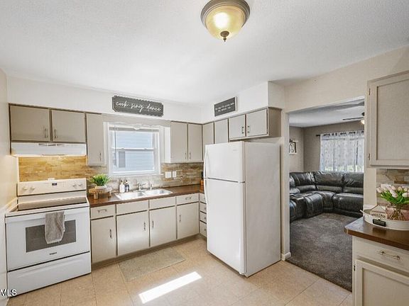 5th image of 310 Jackson St