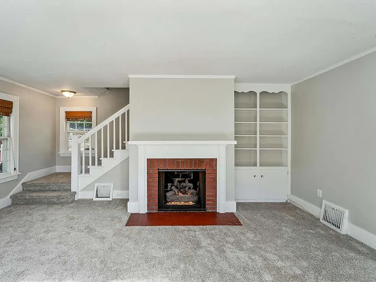 2217 Donald St — Photo 5