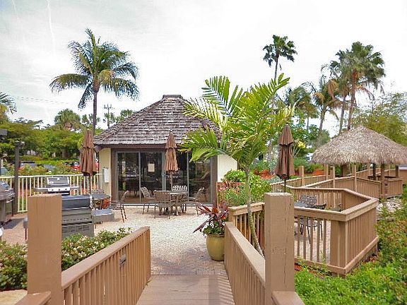 3rd image of 6640 Estero Blvd #1501