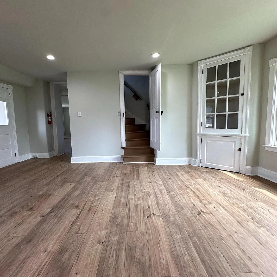 6 bed, 2988 sqft, $3,700 — Photo 4