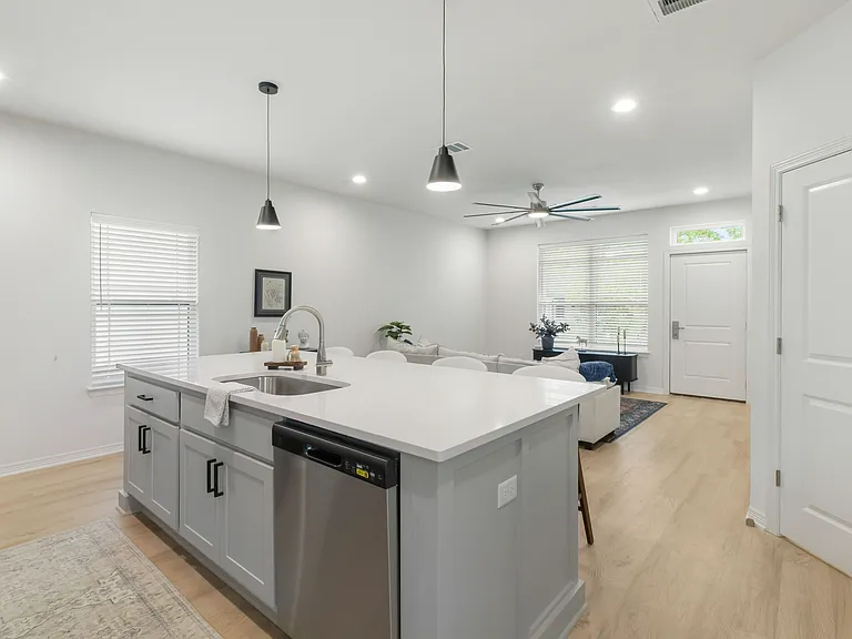 307 Sterling St #D — Photo 18