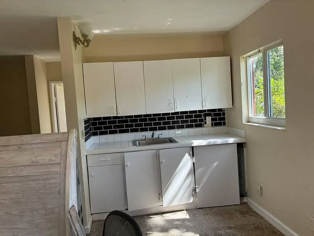 1 bed, 1.0 bath, 2456 sqft, $1,395 — Photo 4