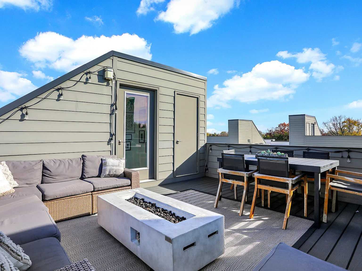 2 bed, 2.5 bath, 1696 sqft, $2,700 — Photo 3