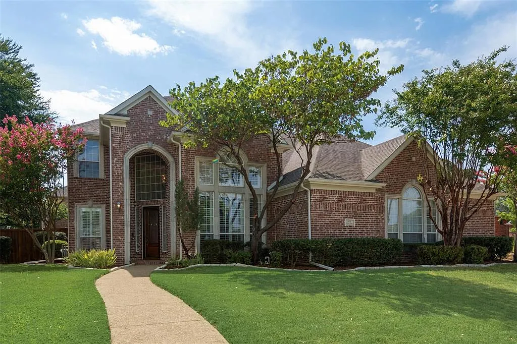 5 bed, 4.0 bath, 3855 sqft, $5,900 — Photo 1