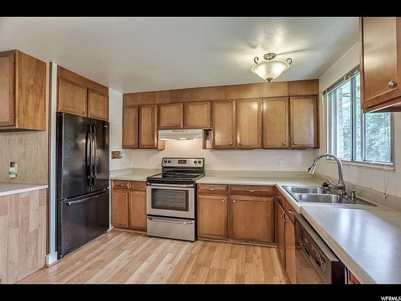3rd image of 7093 S Brookhill Dr