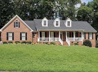 4703 Sweetbriar Rd, Greensboro, NC 27455