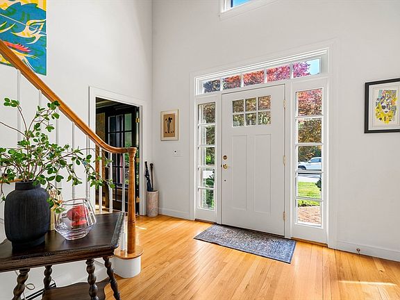 4th image of 6 Lexington Cir