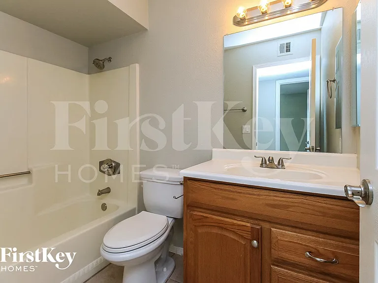 1941 W Portobello Ave — Photo 13