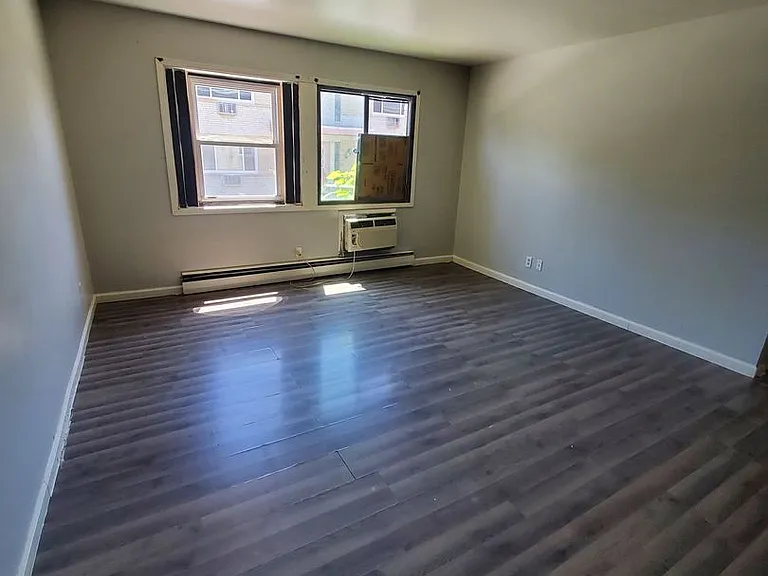 4635 S. 23rd Street - 12 Unit + Parking Lot — Photo 10
