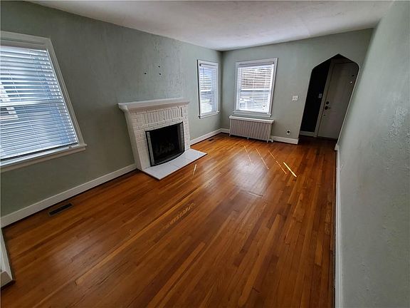 4th image of 438 New York Ave