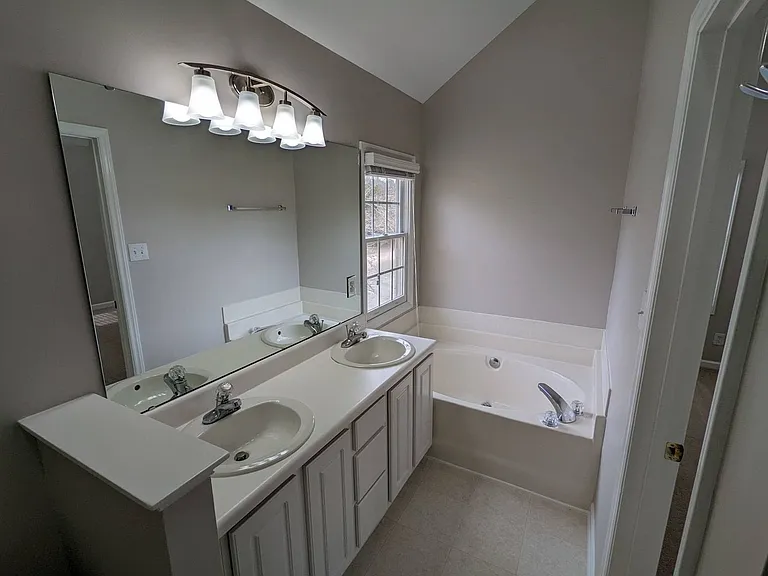 102 College Ave — Photo 33