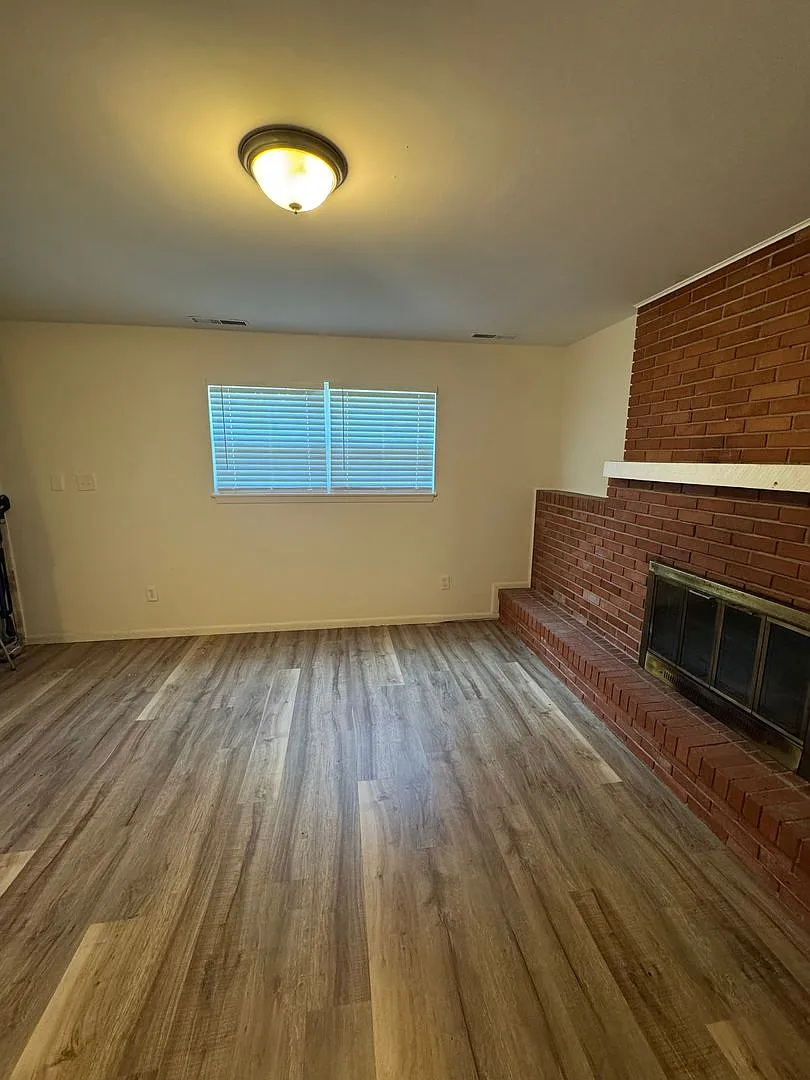 4333 - 4335 W. Bethany Dr — Photo 3