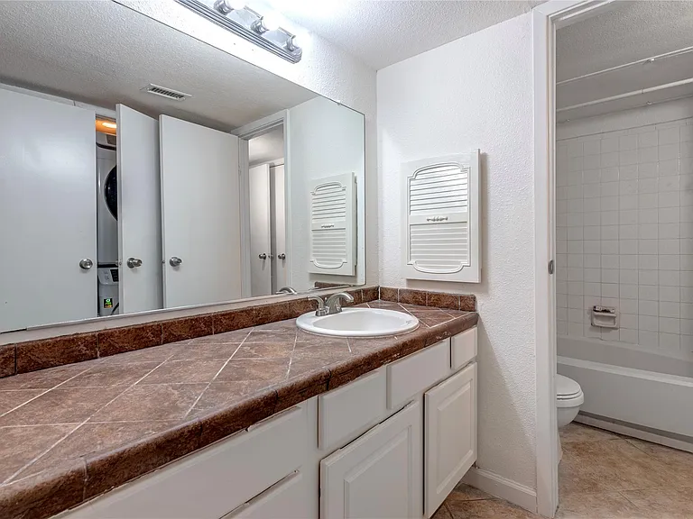 3005 Walnut Bend Ln #12 — Photo 13