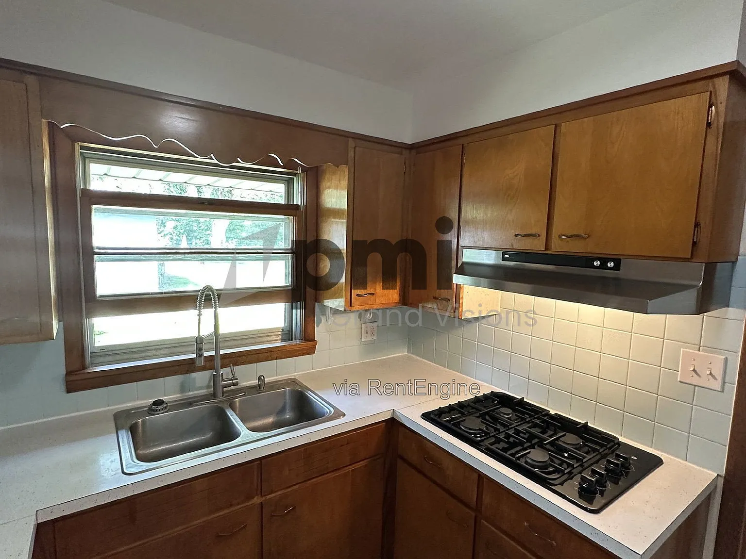 3 bed, 1.0 bath, 1344 sqft, $1,370 — Photo 2