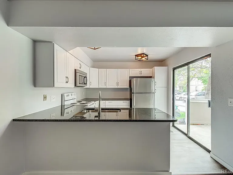 2665 S Xanadu Way #D — Photo 8