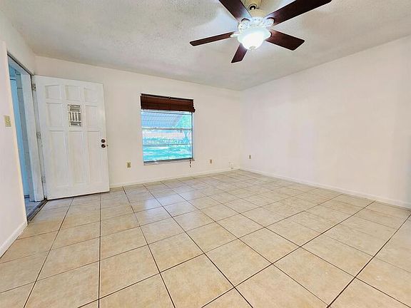 4th image of 1416 Warwick Pl