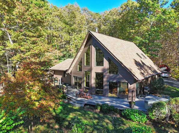 2054 Duncans Chapel Rd, Willis, VA 24380