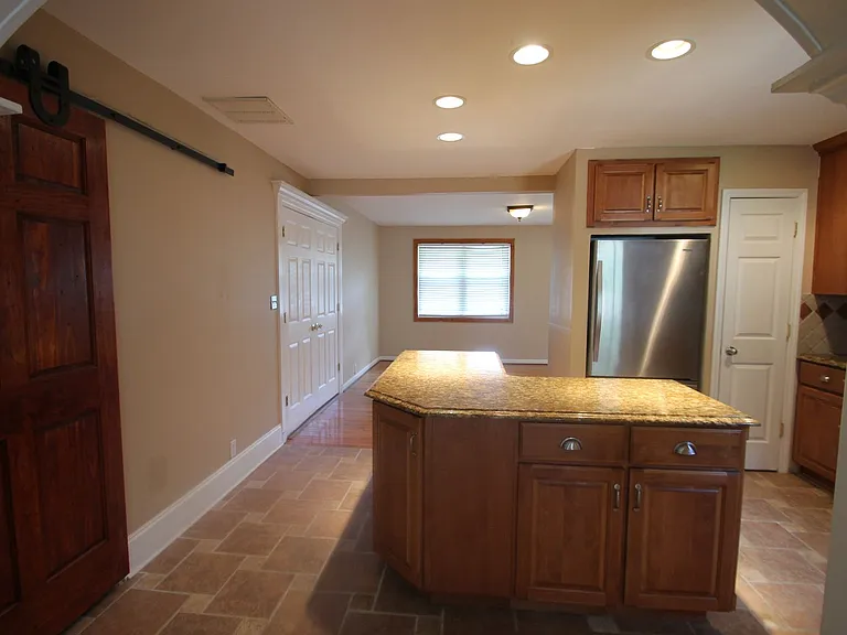 1636 Amber Ln — Photo 9